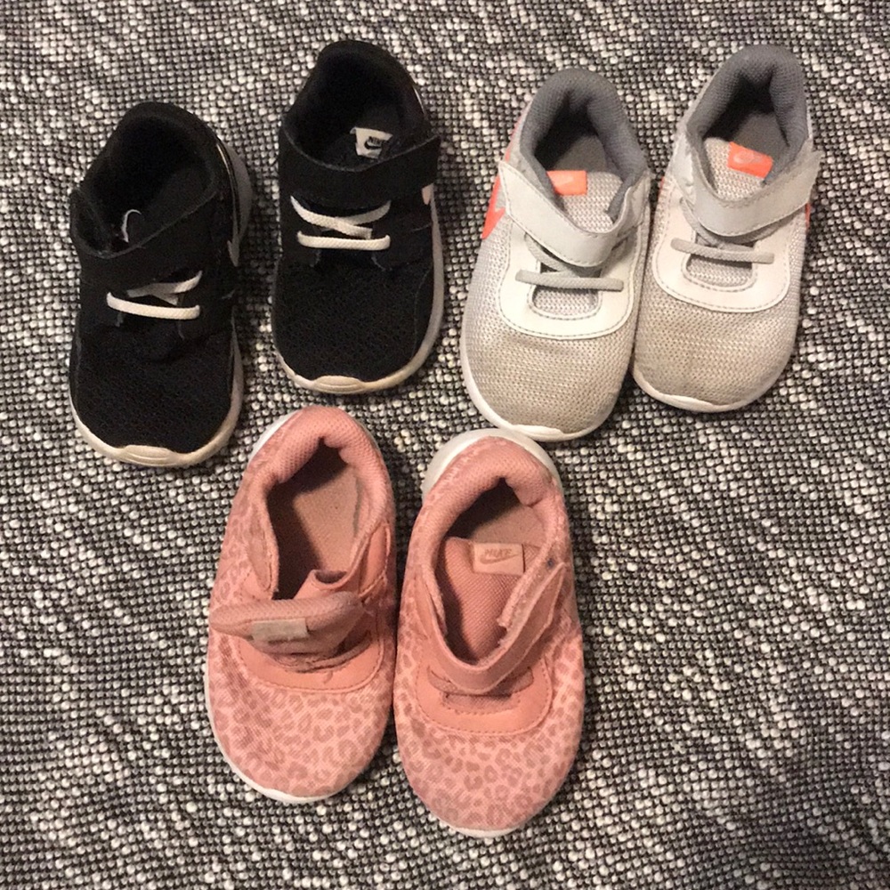 Lot of 3 girls toddler Nike’s!!